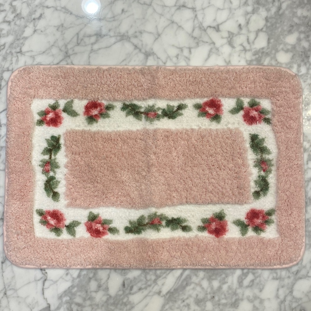 Pink rose bath mat